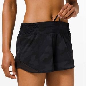 Lululemon Hotty Hot Short II *2.5" Camo